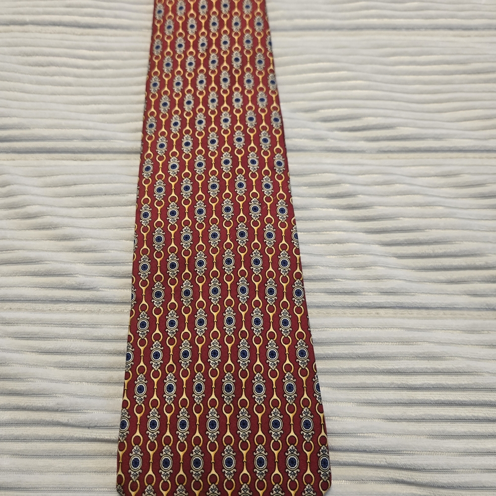 Elegant Red Patterned Tie
